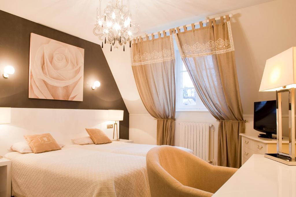 Le Bailliage Hotel & Spa Salers Δωμάτιο φωτογραφία
